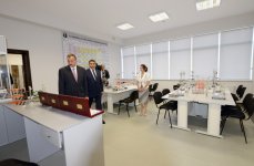 Президент Азербайджана принял участие в открытии средней школы в поселке Бюльбюля (ФОТО)