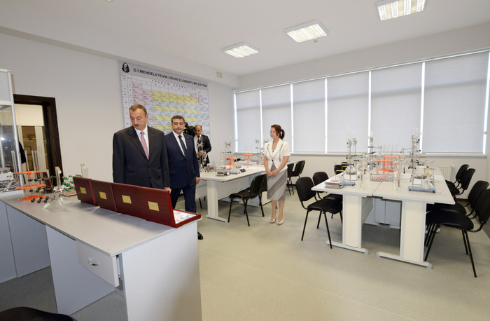 Президент Азербайджана принял участие в открытии средней школы в поселке Бюльбюля (ФОТО)