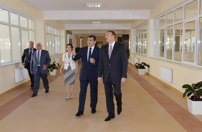 Президент Азербайджана принял участие в открытии средней школы в поселке Бюльбюля (ФОТО)