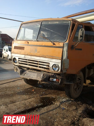 В Баку автобус столкнулся с грузовиком, есть раненые (версия 2) (ФОТО)