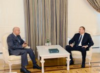 Президент Азербайджана принял гендиректора ISESCO