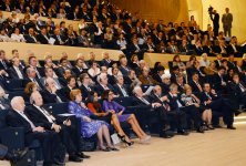 Президент Азербайджана и его супруга приняли участие в открытии II Бакинского международного гуманитарного форума (ФОТО)