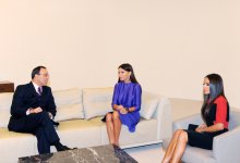 Первая леди Азербайджана встретилась с экс-президентами Болгарии (версия 2) (ФОТО)