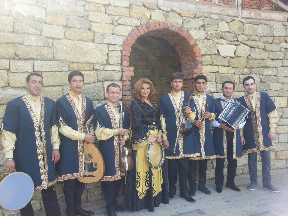 Илаха Ибадова реализовала проект в национальной одежде (фото)