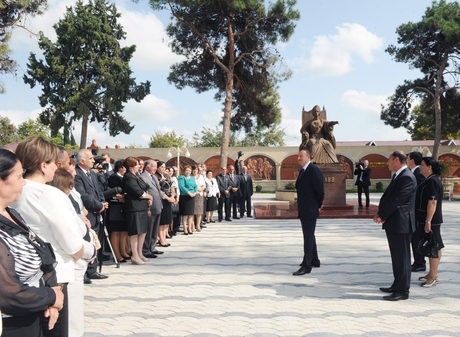 Президент Азербайджана ознакомился с Парком Нушабы в Барде (ФОТО)