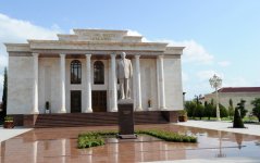 Президент Азербайджана Ильхам Алиев прибыл в Бардинский район (ФОТО)