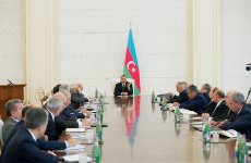 Президент Ильхам Алиев: Все экономические инициативы и экономическая стратегия в целом направлены на улучшение благосостояния азербайджанского народа (ФОТО)