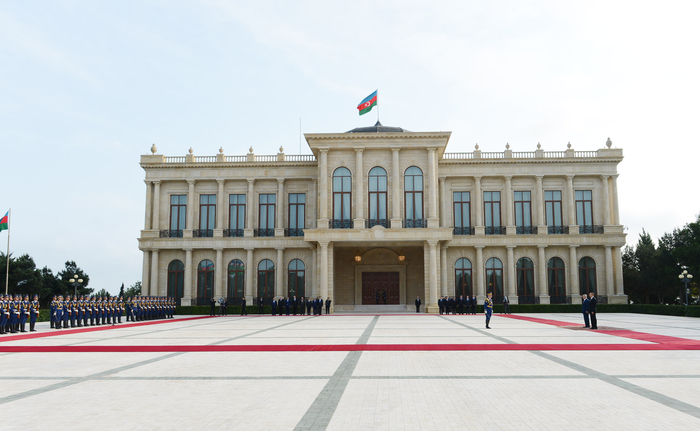 В Баку состоялась церемония официальной встречи Президента Узбекистана (ФОТО)