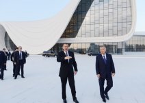 Президенты Азербайджана и Узбекистана побывали на Площади Государственного Флага и в Центре Гейдара Алиева (ФОТО)