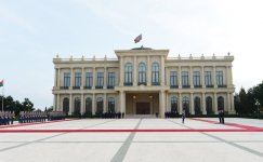 В Баку состоялась церемония официальной встречи Президента Узбекистана (ФОТО)