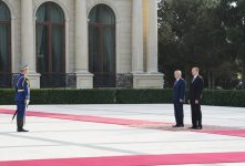 В Баку состоялась церемония официальной встречи Президента Узбекистана (ФОТО)