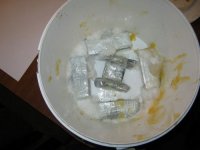 В Гобустанской тюрьме из тайника пластмассового бидона изъяты средства для мобильной связи (фото)