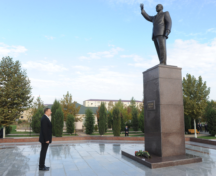 Президент Ильхам Алиев прибыл в Бейляганский район (ФОТО)