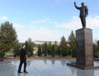Президент Ильхам Алиев прибыл в Бейляганский район (ФОТО)