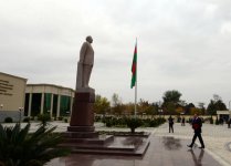 Ильхам Алиев находится с визитом в Саатлинском районе (ФОТО)
