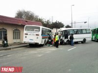 В Сабунчинском районе Баку столкнулись два автобуса, есть пострадавшие (версия 2) (ФОТО) (ВИДЕО)
