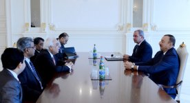 Ильхам Алиев принял делегацию во главе с министром коммуникаций и информационных технологий Индии