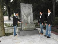 Солисты группы "Джахан" почтили память корифеев азербайджанской культуры и искусства (фото)