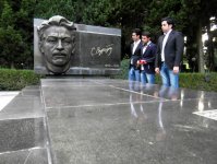 Солисты группы "Джахан" почтили память корифеев азербайджанской культуры и искусства (фото)