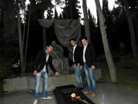 Солисты группы "Джахан" почтили память корифеев азербайджанской культуры и искусства (фото)