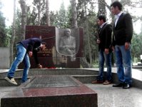 Солисты группы "Джахан" почтили память корифеев азербайджанской культуры и искусства (фото)