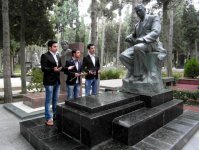 Солисты группы "Джахан" почтили память корифеев азербайджанской культуры и искусства (фото)