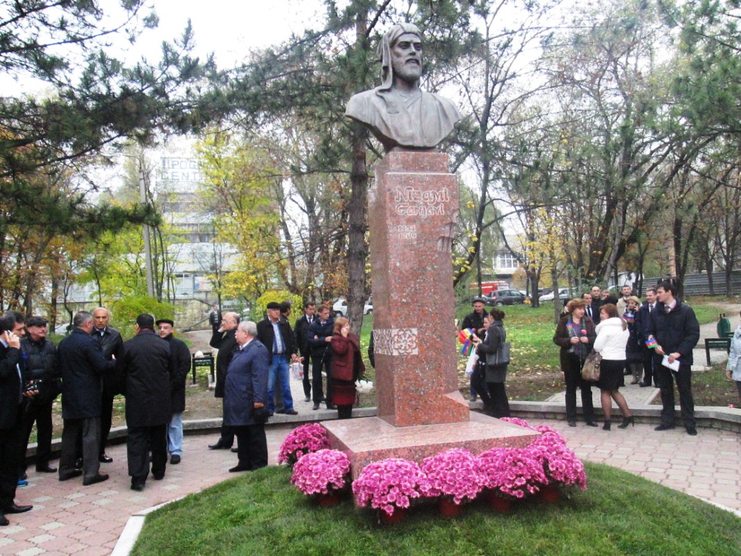 В Молдове состоялось открытие обновленного парка имени Низами Гянджеви (фото)