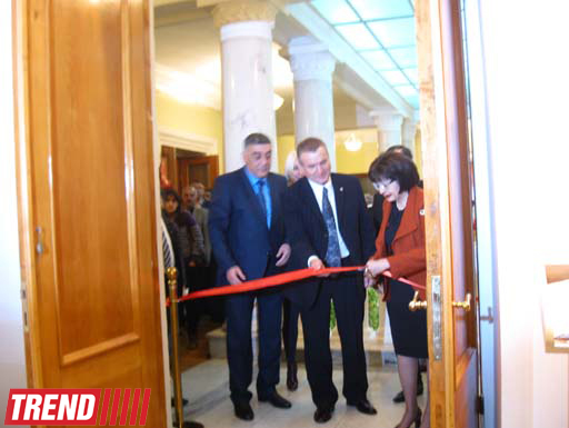 В Баку открылись выставки "Шелковый путь дружбы" и "Долгое эхо войны" (фотосессия)