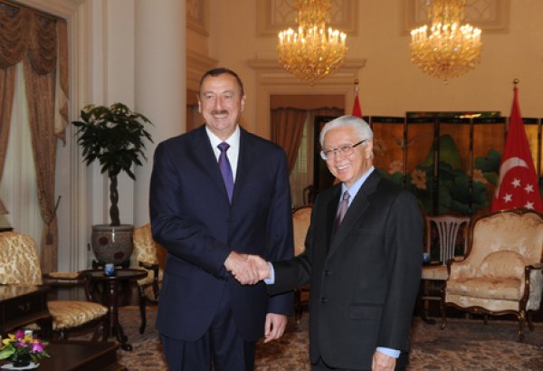 Azerbaijani, Singaporean presidents hold expanded meeting (PHOTO)