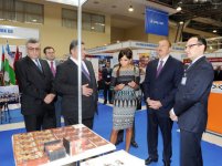 Президент Азербайджана и его супруга ознакомились с открывшимися в Баку выставками (версия 2) (ФОТО)