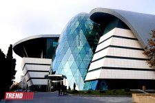 Стеклянные чудеса современной архитектуры Баку (фотосессия)