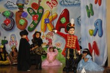 В Баку первоклашки представили костюмированные инсценировки по произведениям Корнея Чуковского (фото)