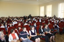 В Баку первоклашки представили костюмированные инсценировки по произведениям Корнея Чуковского (фото)