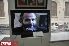 В Баку представлены картины, созданные при помощи колющих и режущих предметов, портреты из нот и "Релакс" (фото)