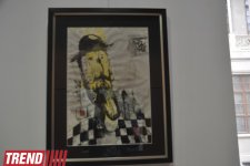 В Баку представлены картины, созданные при помощи колющих и режущих предметов, портреты из нот и "Релакс" (фото)