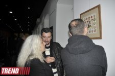 В Баку представлены картины, созданные при помощи колющих и режущих предметов, портреты из нот и "Релакс" (фото)