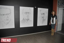 В Баку представлены картины, созданные при помощи колющих и режущих предметов, портреты из нот и "Релакс" (фото)