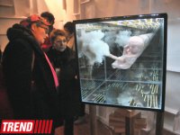 В Баку представлены креативные проекты  - эмбрион, инсталляция из зеркал, тело с гвоздями…(фото)
