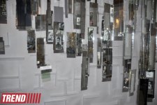 В Баку представлены креативные проекты  - эмбрион, инсталляция из зеркал, тело с гвоздями…(фото)