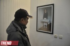 В Баку представлены креативные проекты  - эмбрион, инсталляция из зеркал, тело с гвоздями…(фото)