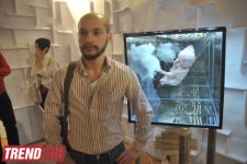 В Баку представлены креативные проекты  - эмбрион, инсталляция из зеркал, тело с гвоздями…(фото)