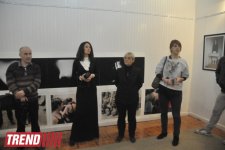 В Баку представлены креативные проекты  - эмбрион, инсталляция из зеркал, тело с гвоздями…(фото)