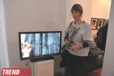 В Баку представлены креативные проекты  - эмбрион, инсталляция из зеркал, тело с гвоздями…(фото)