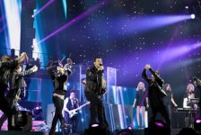 Поступил в продажу CD/DVD с концертным выступлением EMINа в "Крокус Сити Холл" (фото)