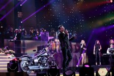 Поступил в продажу CD/DVD с концертным выступлением EMINа в "Крокус Сити Холл" (фото)