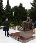 Президент Ильхам Алиев посетил могилу общенационального лидера Гейдара Алиева (версия 2) (ФОТО)
