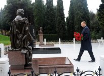 Президент Ильхам Алиев посетил могилу общенационального лидера Гейдара Алиева (версия 2) (ФОТО)