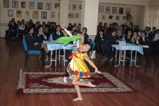 Учащиеся бакинской школы показали "Приключение скряги" Мирзы Фатали Ахундзаде (фото)