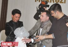 В Баку состоялась пресс-конференция Фаига Агаева - новый клип, соло-концерт и подарок на "Конец света" (фото)