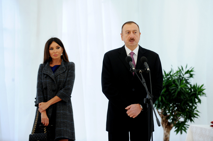 Президент Азербайджана и его супруга приняли участие в церемонии сдачи в эксплуатацию дома для инвалидов и семей шехидов в Сумгайыте (ФОТО)